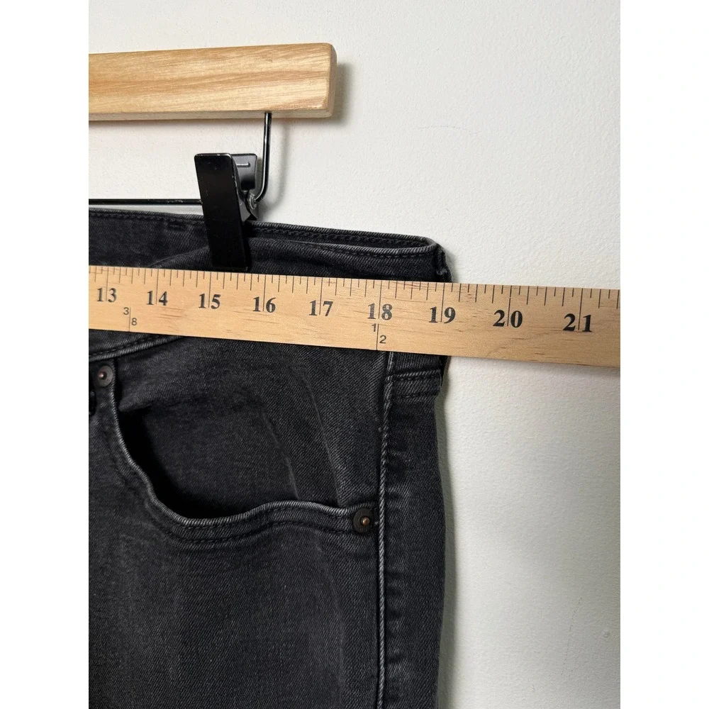 Levis size 38x32